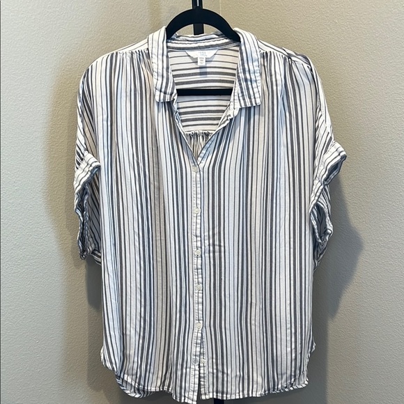Time and Tru Black and White Casual Button Down Shirt - Picture 1 of 3